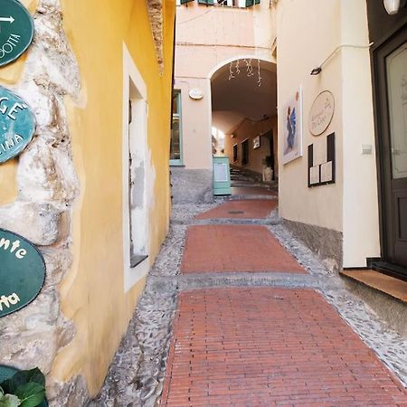 Casa Della Nonna Teresa Lejlighed Bordighera Eksteriør billede