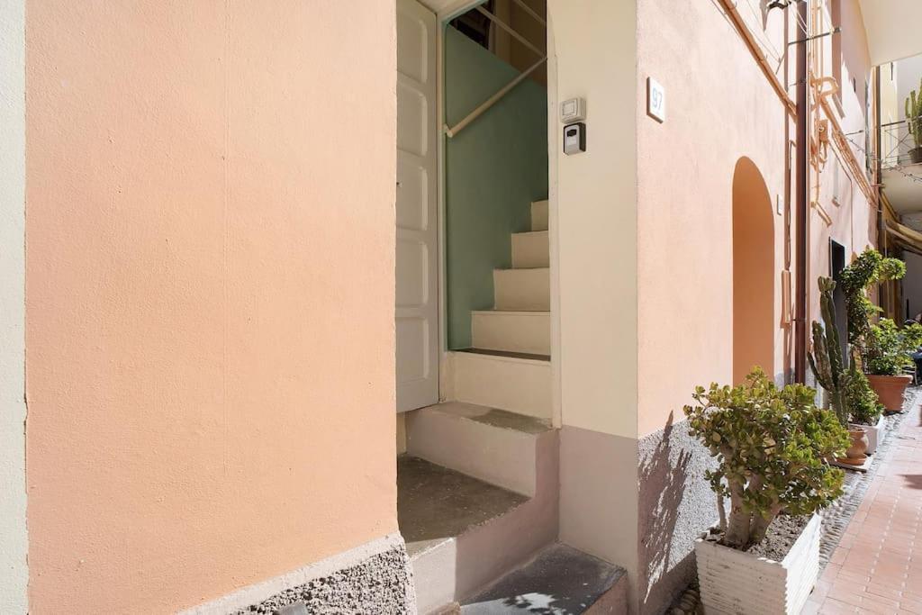 Casa Della Nonna Teresa Lejlighed Bordighera Eksteriør billede